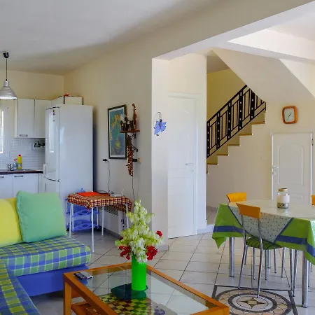Дом отдыха Stellar Seafront Maisonette - Неос-Мармарас