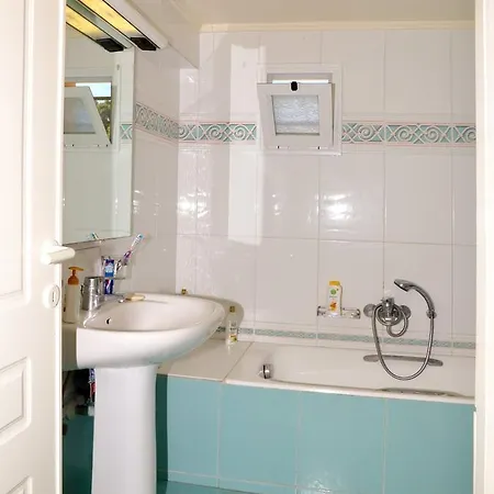 Stellar Seafront Maisonette - *